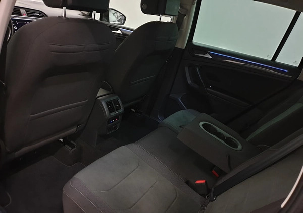 Volkswagen Tiguan cena 124999 przebieg: 126000, rok produkcji 2022 z Debrzno małe 781